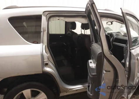 2016 Jeep Compass Latitude из США, поврежденный, VIN 1C4NJDEB2GD759501